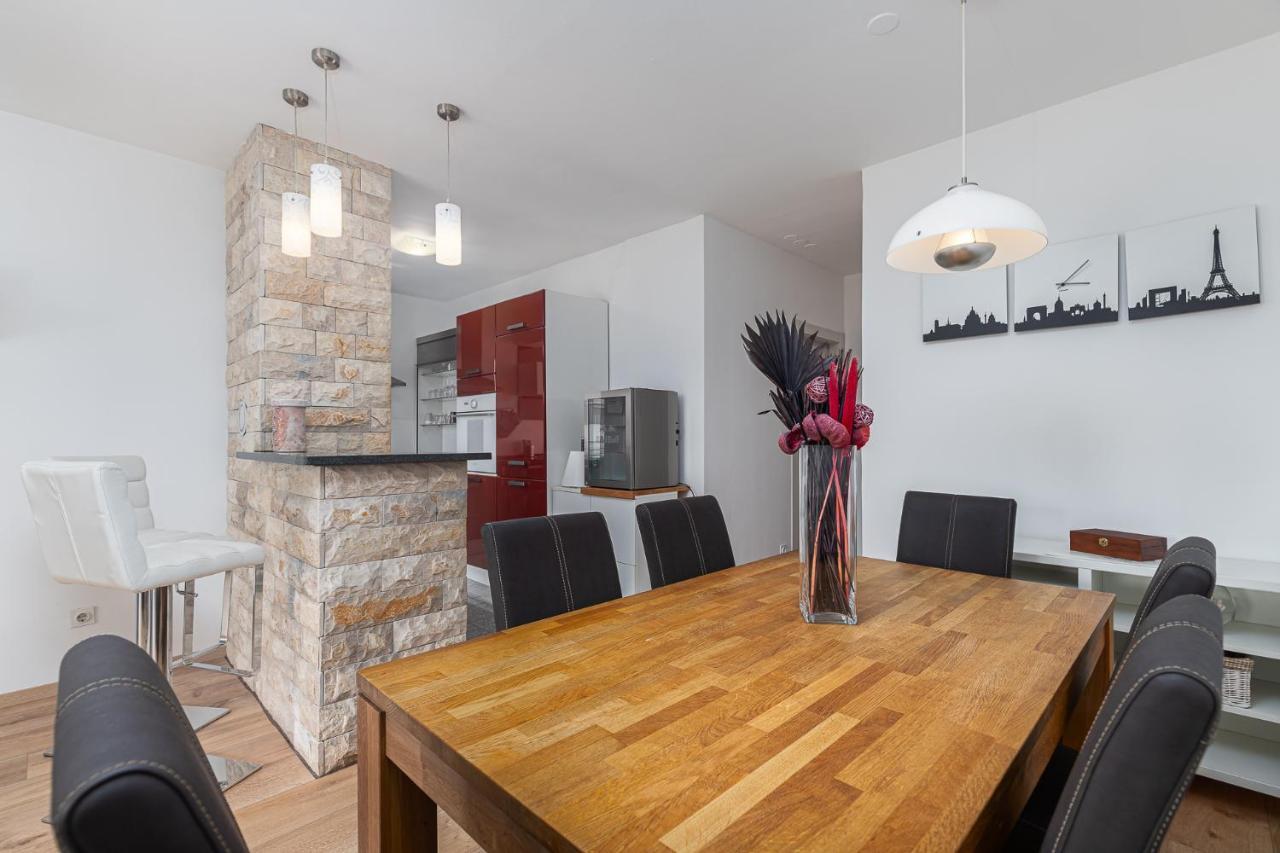 Apartment Massa 200 M To The