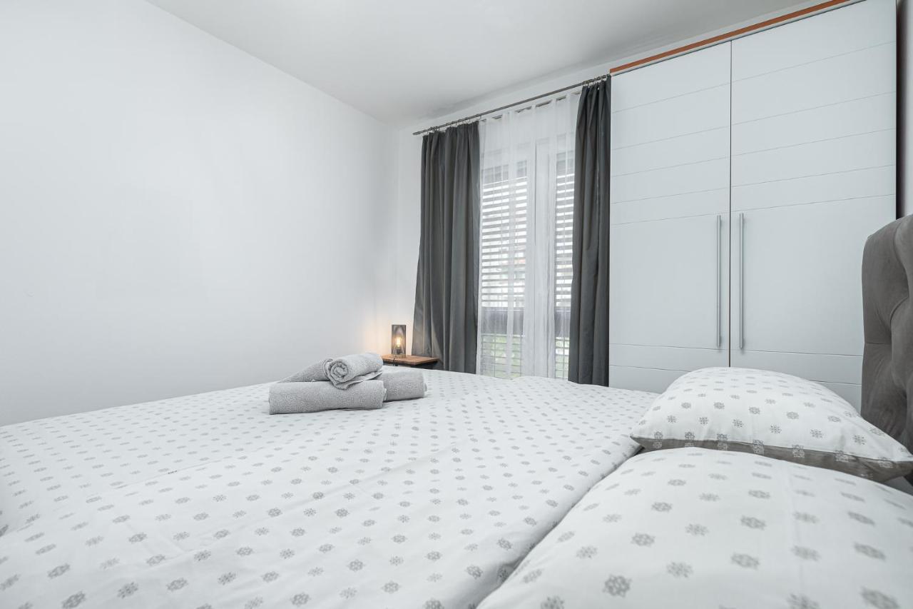 Apartment Massa 200 M To The *