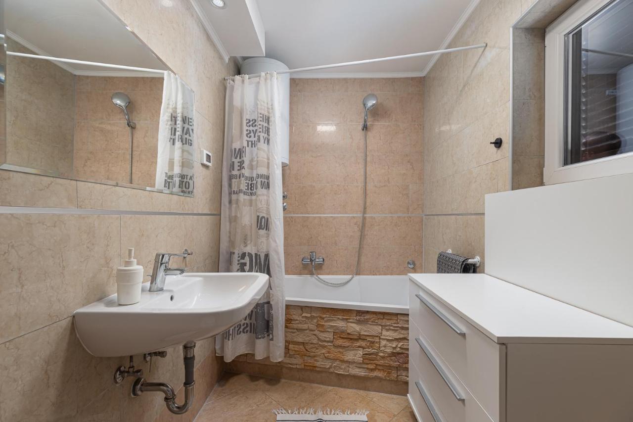Apartment Massa 200 M To The Porec