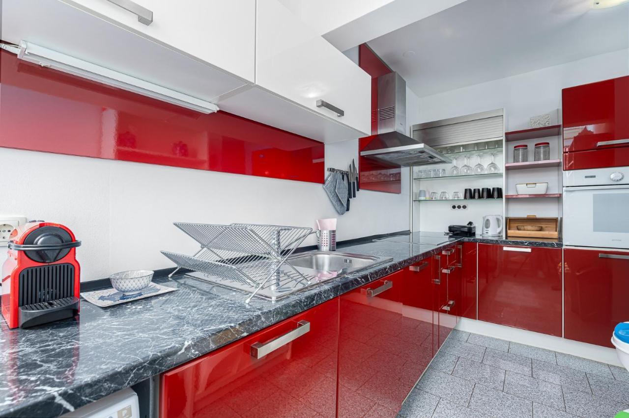 Apartment Massa 200 M To The Porec