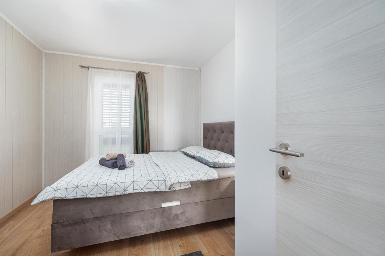 Apartment Massa 200 M To The