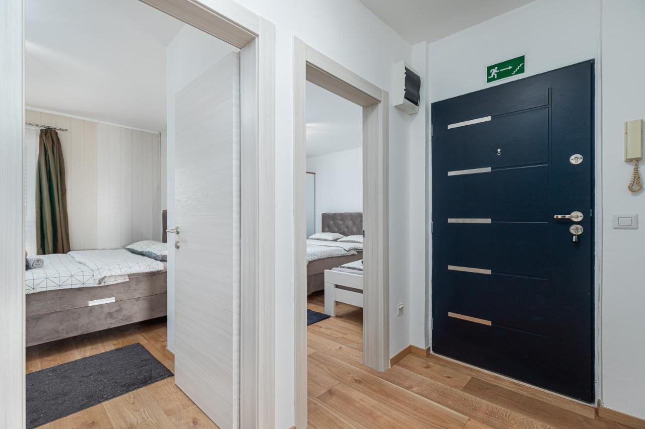 Apartment Massa 200 M To The Porec